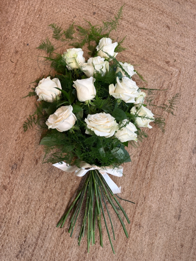 12 Rose Tied Sheaf